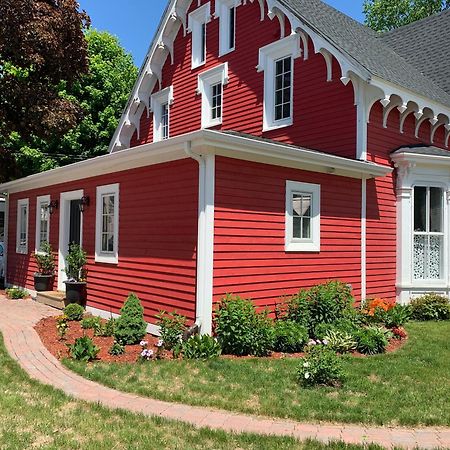 The Red House Fredericton B&B 외부 사진