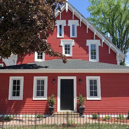 The Red House Fredericton B&B 외부 사진