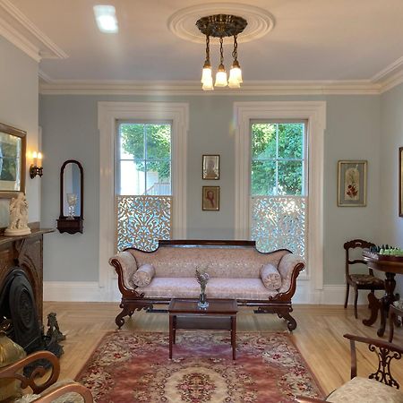 The Red House Fredericton B&B 외부 사진