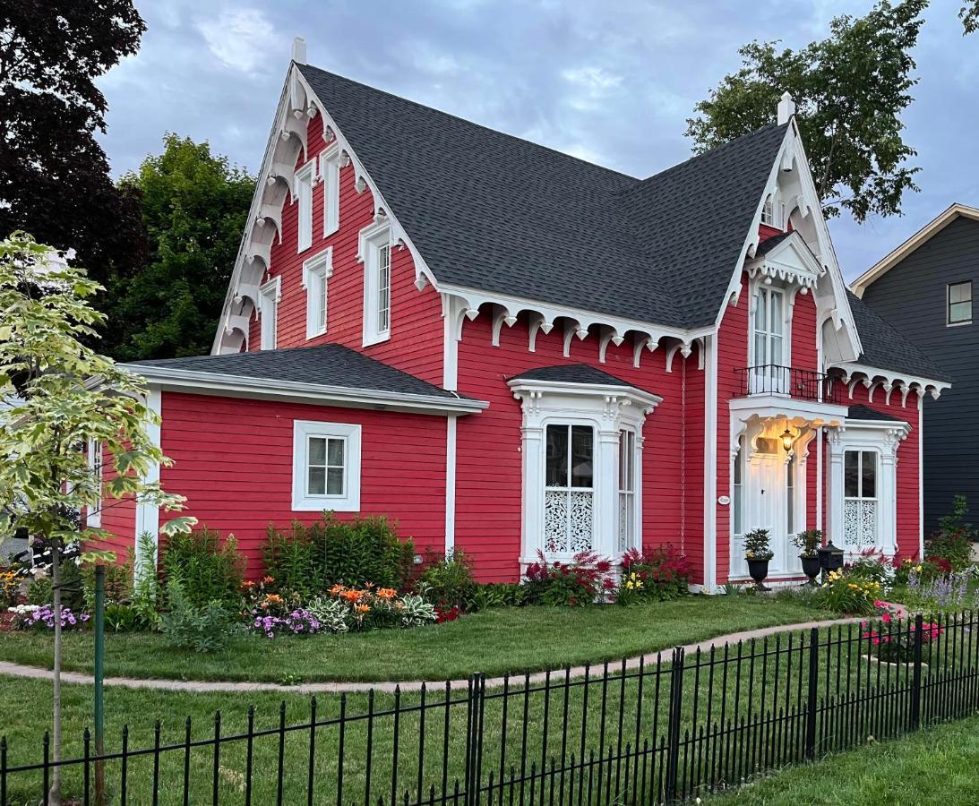 The Red House Fredericton B&B 외부 사진