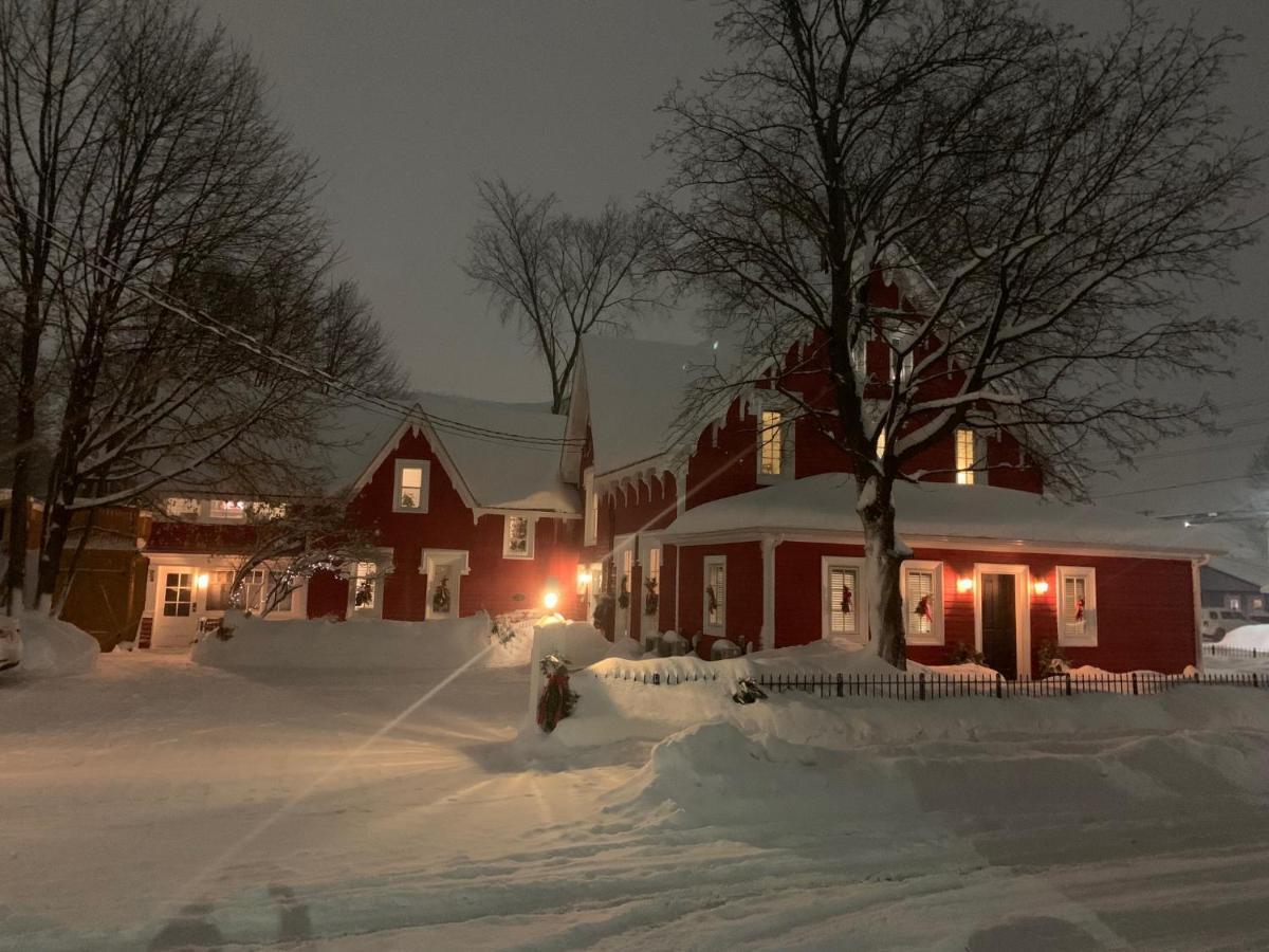The Red House Fredericton B&B 외부 사진