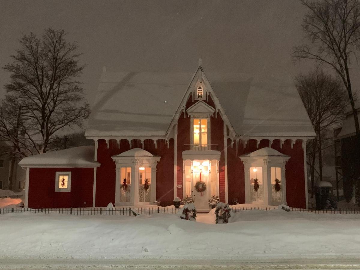 The Red House Fredericton B&B 외부 사진