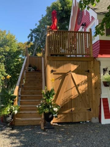 The Red House Fredericton B&B 외부 사진