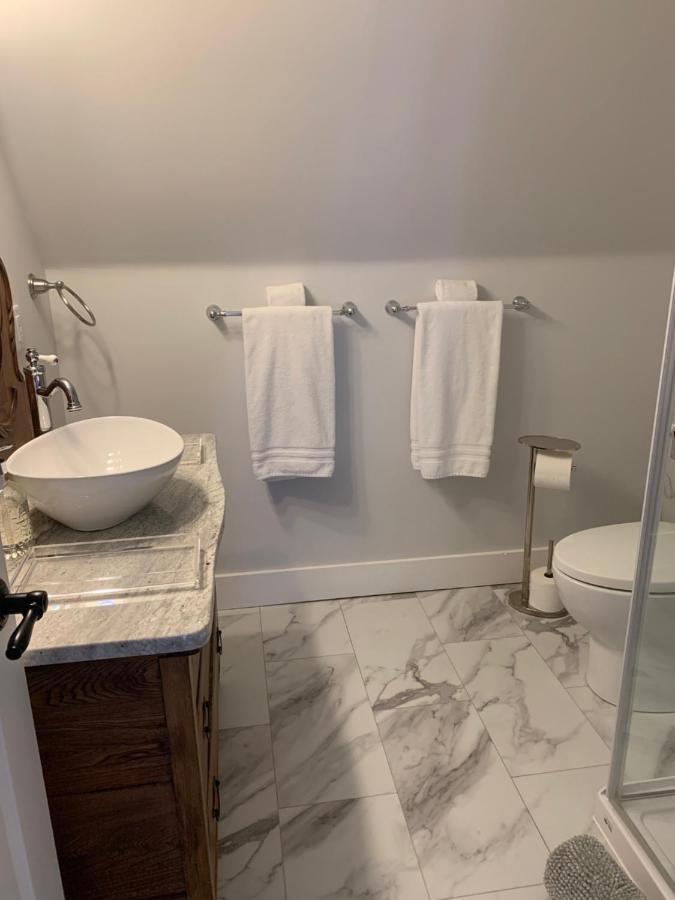 The Red House Fredericton B&B 외부 사진