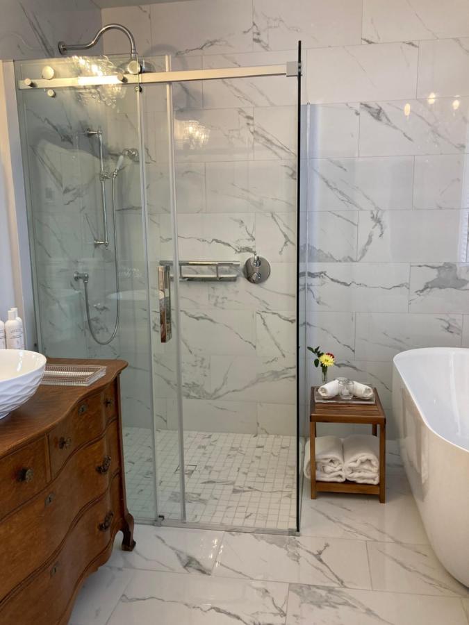 The Red House Fredericton B&B 외부 사진