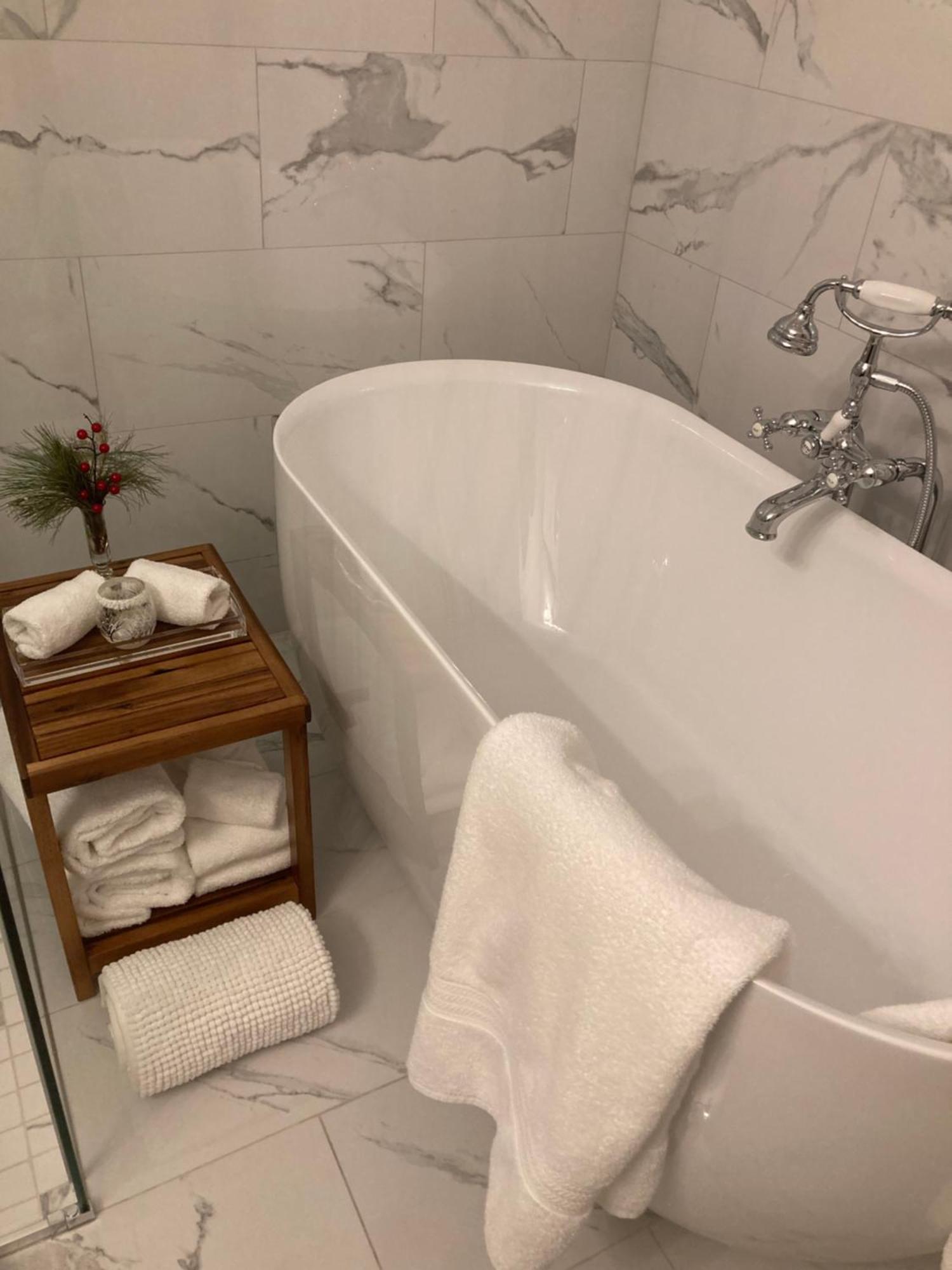 The Red House Fredericton B&B 외부 사진