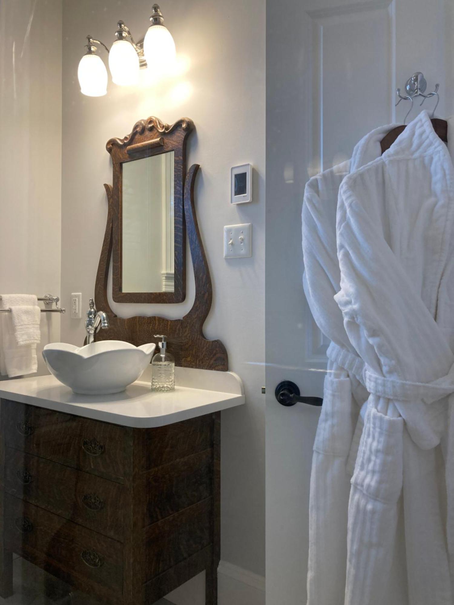 The Red House Fredericton B&B 외부 사진