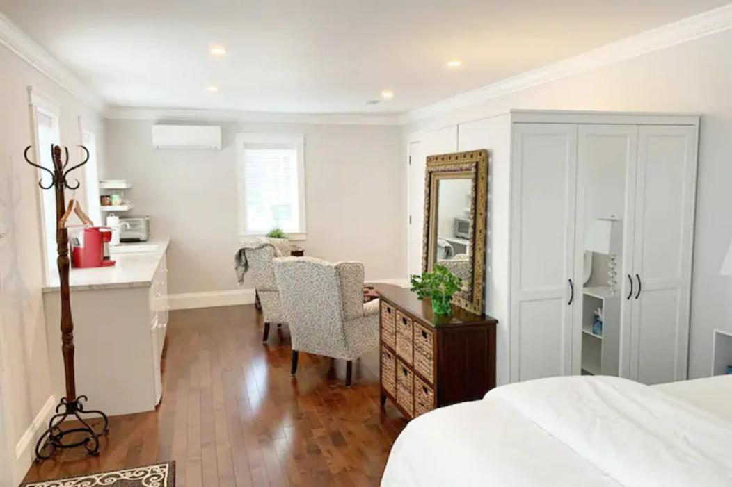 The Red House Fredericton B&B 외부 사진