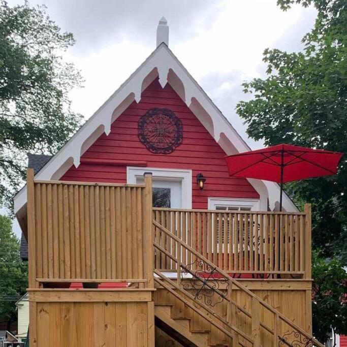 The Red House Fredericton B&B 외부 사진