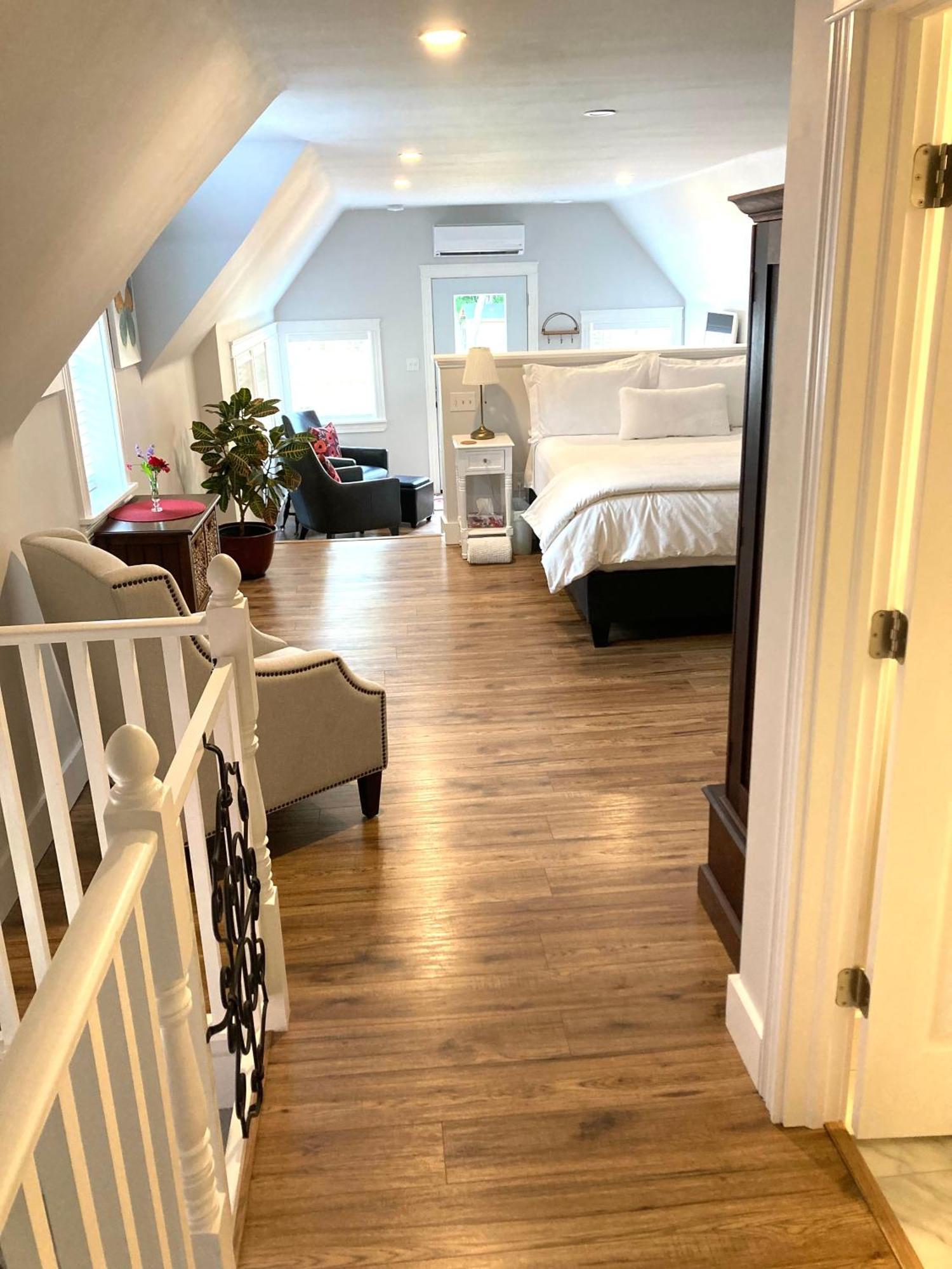 The Red House Fredericton B&B 객실 사진