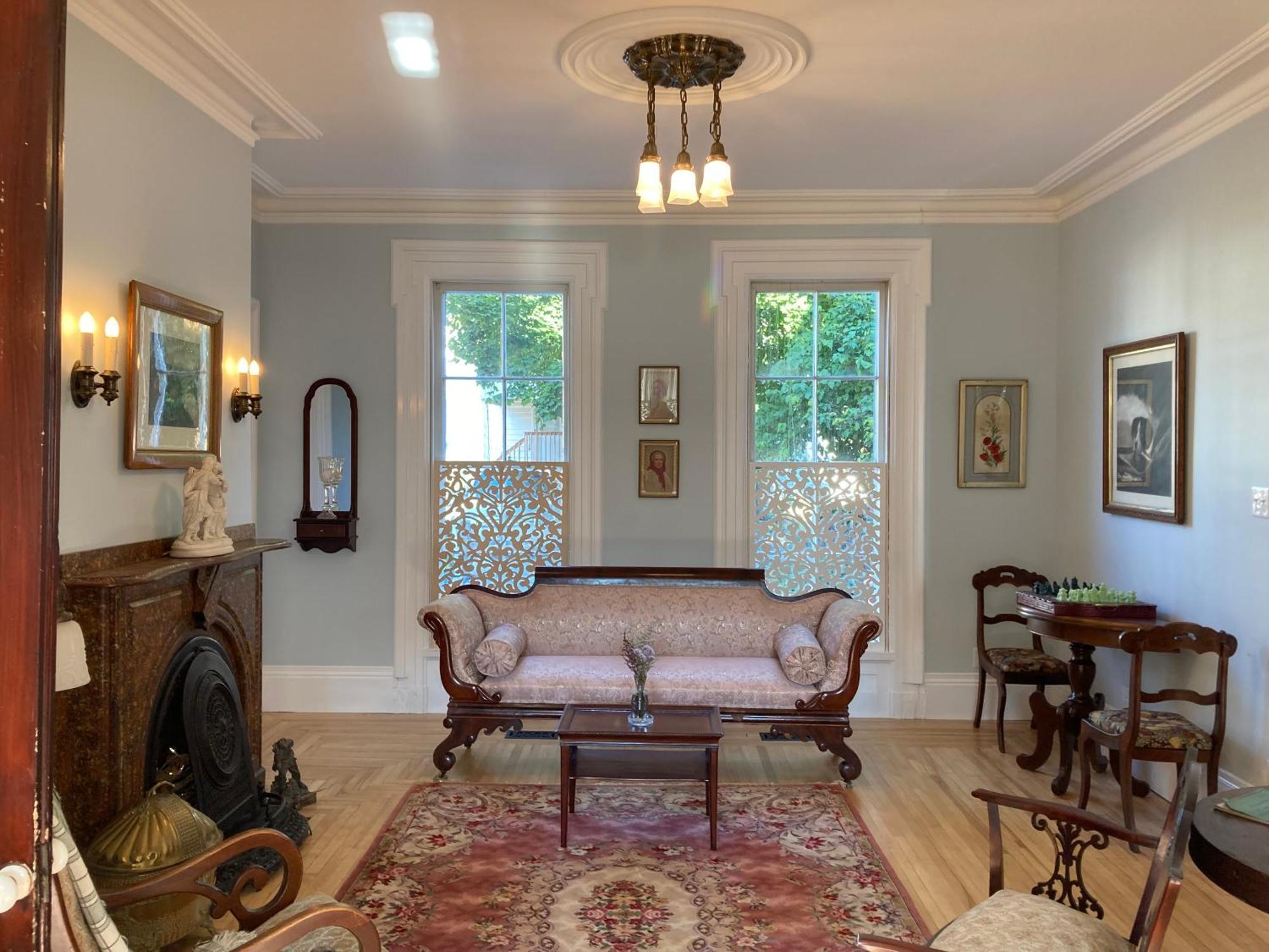 The Red House Fredericton B&B 외부 사진