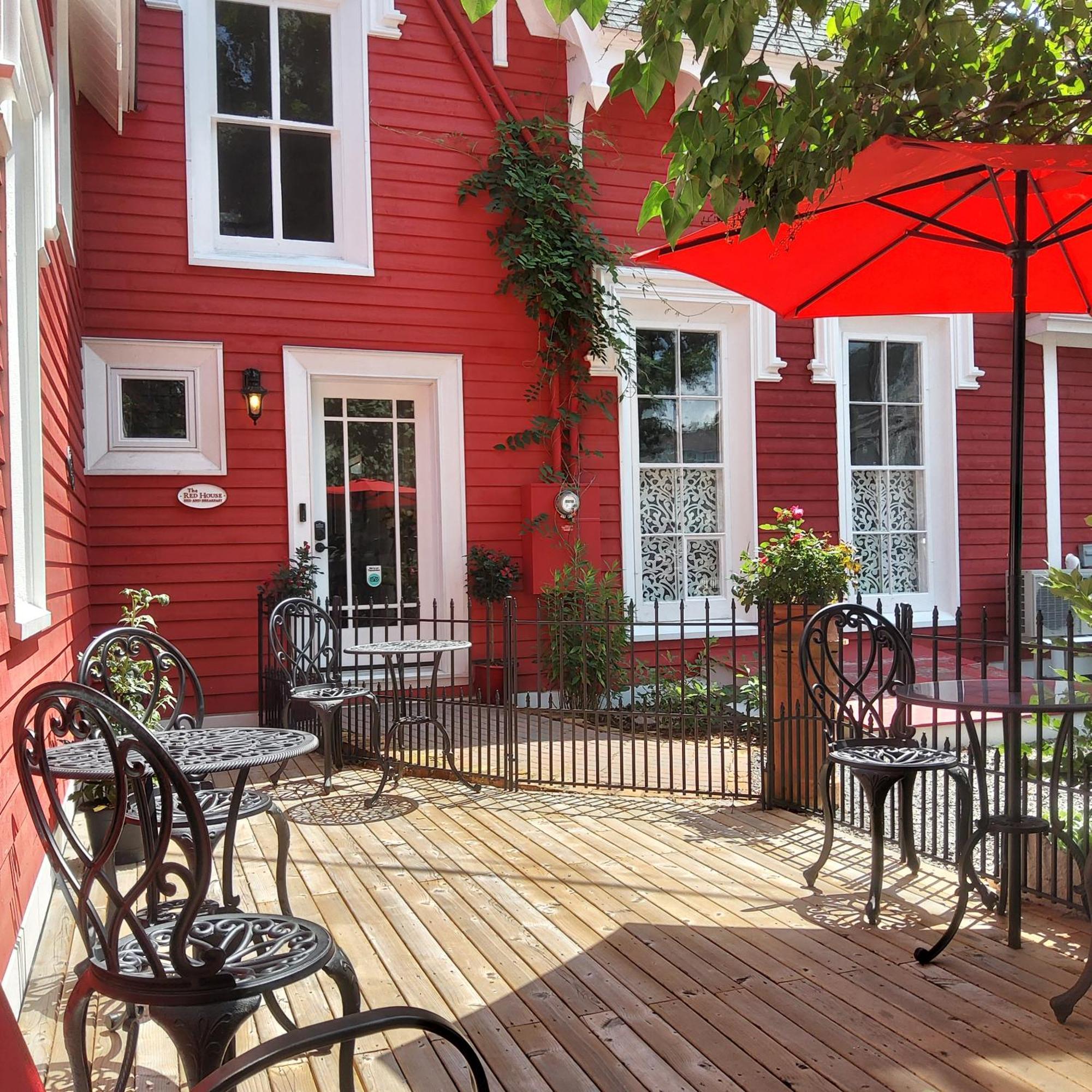 The Red House Fredericton B&B 외부 사진