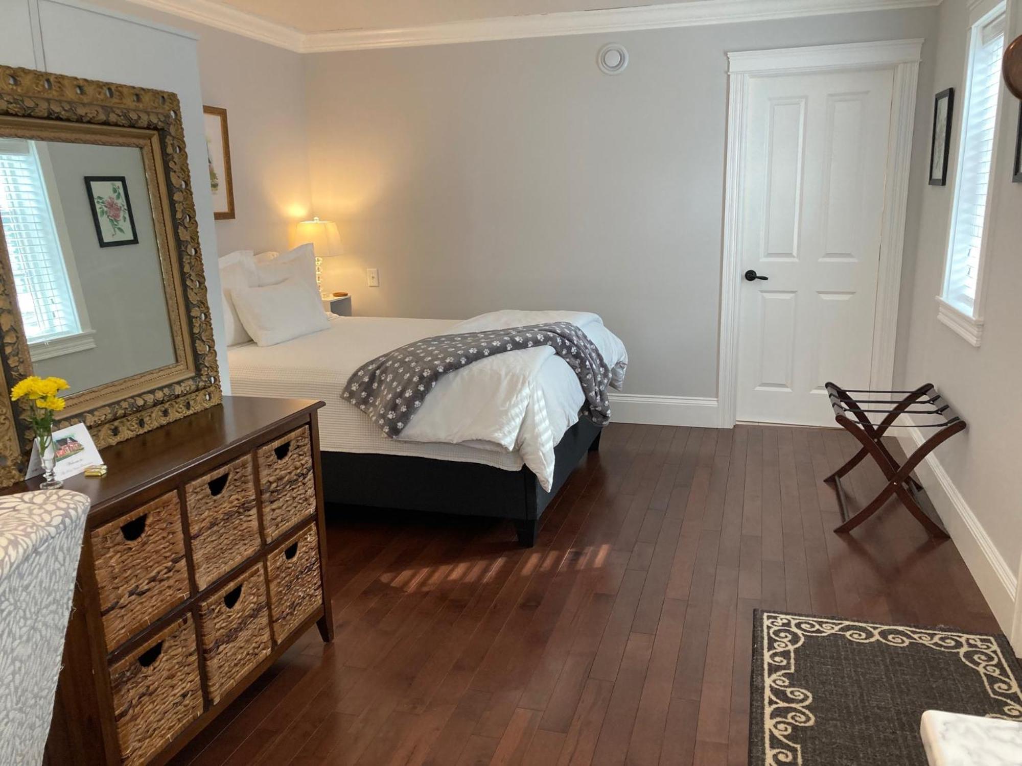 The Red House Fredericton B&B 객실 사진
