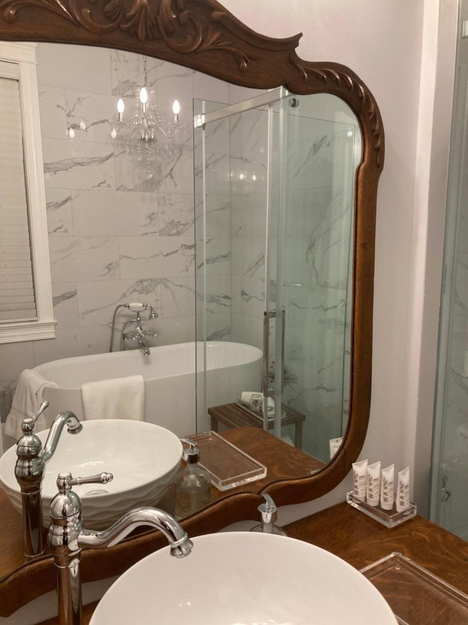The Red House Fredericton B&B 외부 사진